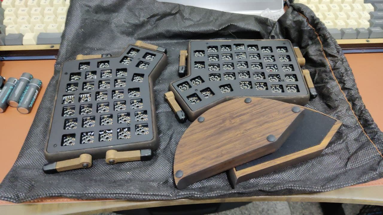 Wooden_Case.jpg
